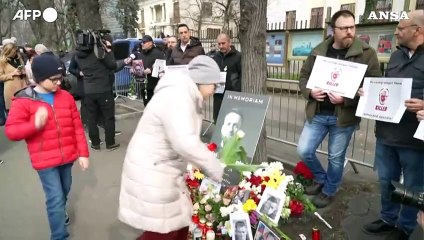 Navalny, un operatore sanitario: "Lividi sul corpo, ha avuto convulsioni"