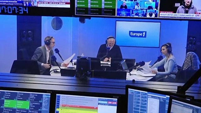 Piano, costumes, tableaux...la collection privée d'Elton John aux enchères chez Christie's