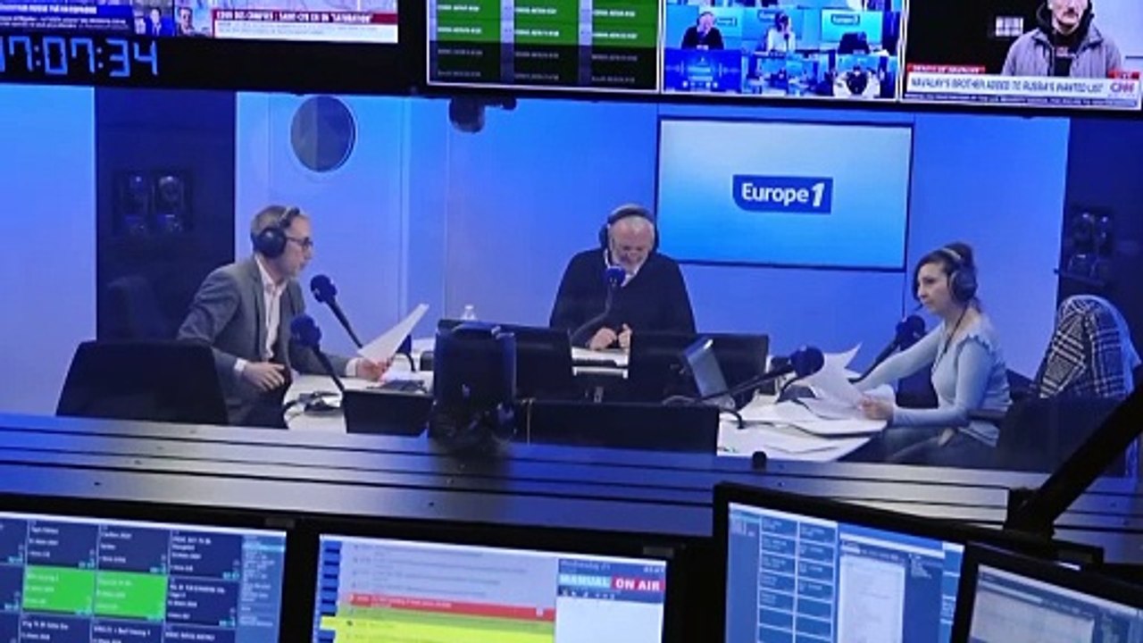 Piano, costumes, tableaux...la collection privée d'Elton John aux enchères chez Christie's