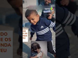 Criança que apareceu tremendo de medo em Gaza está bem, mostra jornalista