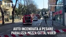 Auto incendiata a Pesaro paralizza mezza città, video