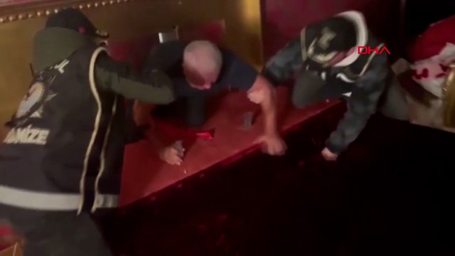 Şahinler suç örgütü yöneticisi yatak odasındaki gizli bölmede yakalandı