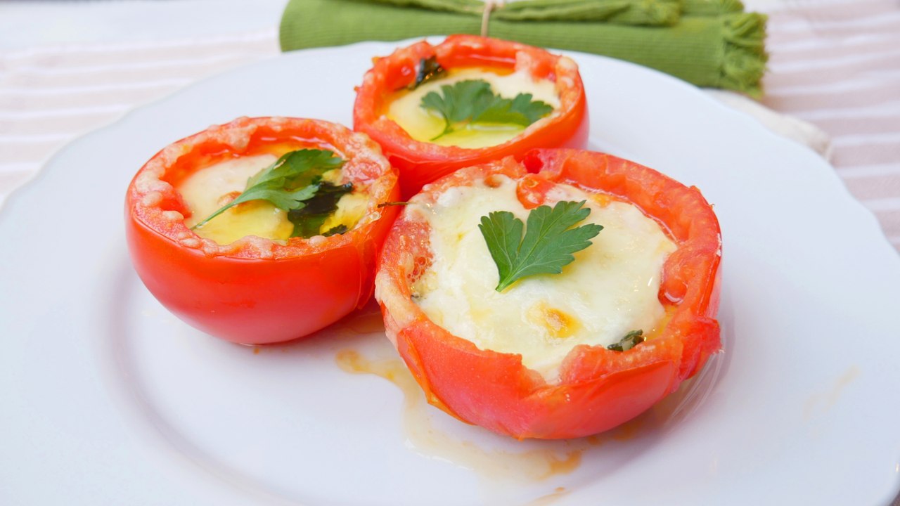 Tomates rellenos de queso sin horno, cena fácil y rápida