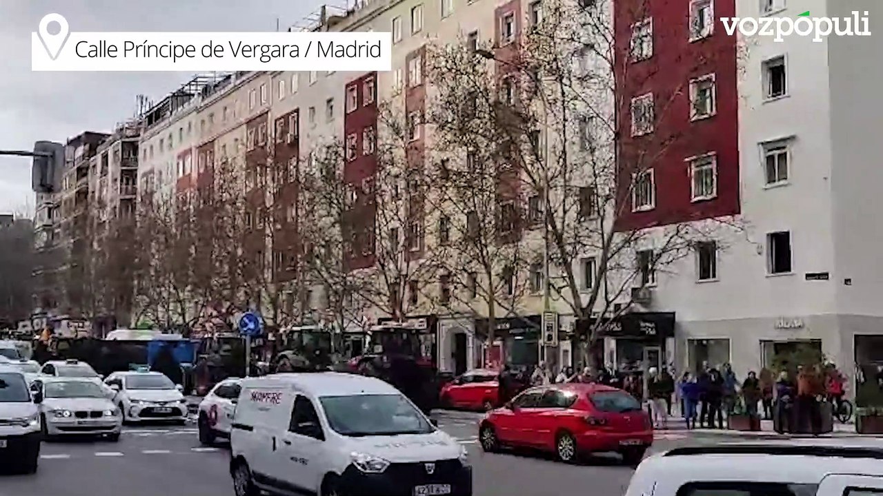 Los tractores desfilan por Príncipe de Vergara (Madrid)