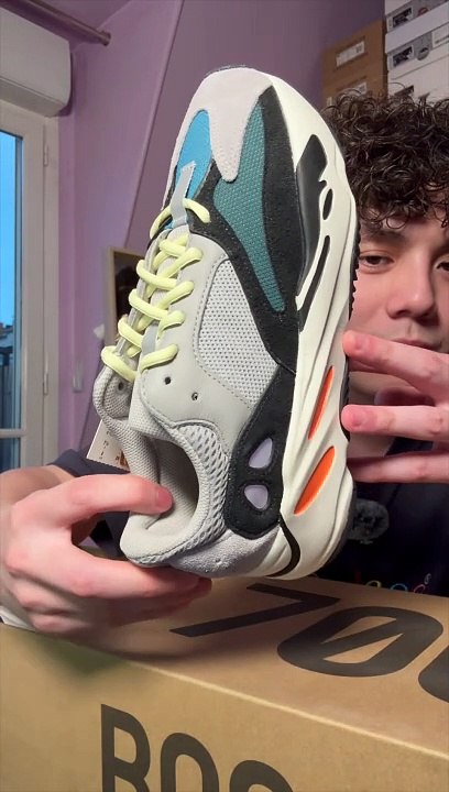 Présentation de la très célèbre Yeezy 700 V2 Wave Runner