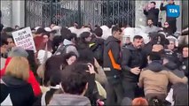 İstanbul Üniversitesi'nde polisten öğrencilere müdahale!