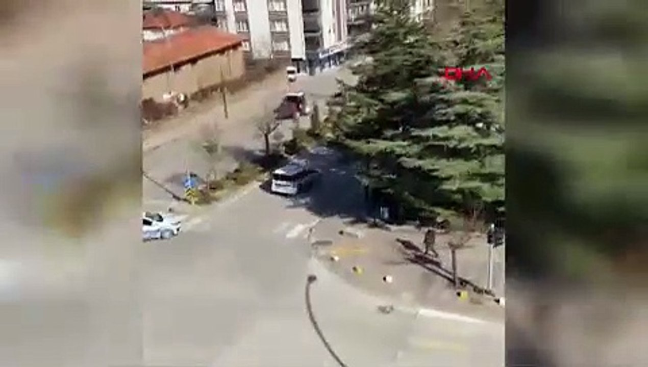 Polisler 17 yaşındaki sürücüyü yere yatırıp darbetti
