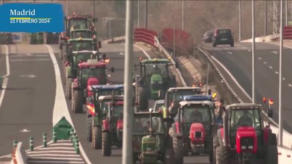 Los tractores llegan a Madrid y se dirigen a la Puerta de Alcalá