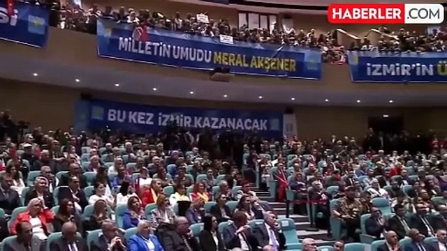 Meral Akşener, İzmir Büyükşehir Belediye Başkan adayı Ümit Özlale'ye destek verdi