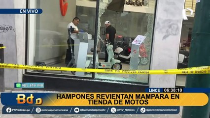 Hampones destrozan mampara para robar una tienda de venta de motos en Lince