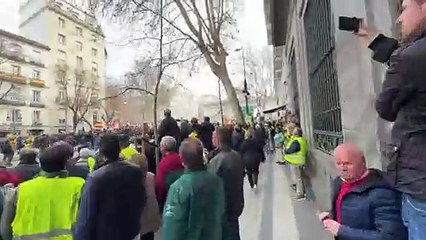 Los manifestantes insultan al presidente del Gobierno