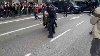 Enfrentamientos entre agricultores y Policía.
