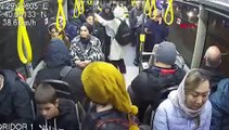 Kadıköy'de otobüste yer isteyen kadına yumruklu saldırı