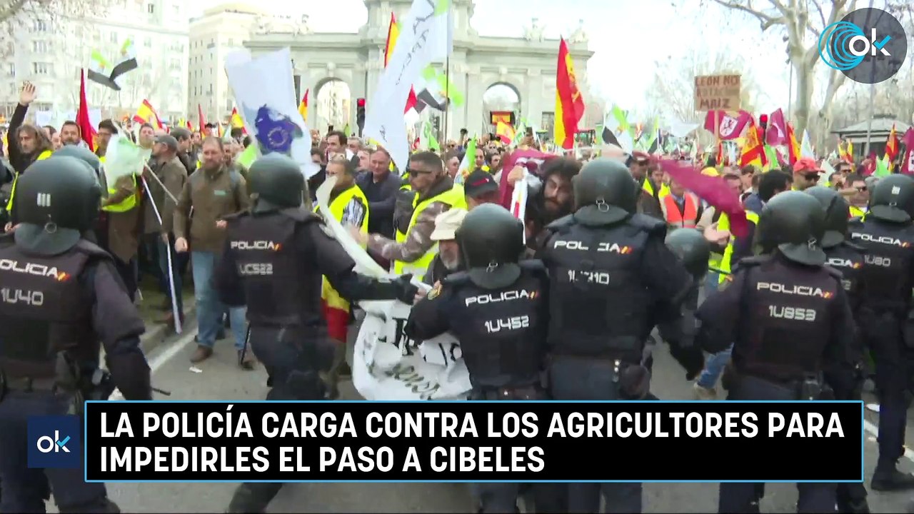 La Policía carga contra los agricultores para impedirles el paso a Cibeles