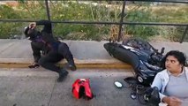 Graban a motociclistas discutiendo tras accidente vial