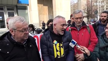 Milano, manifestanti pro Palestina davanti sede Rai: "Continuano a negarci piazza Duomo"