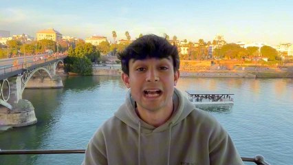 Tradición y vanguardia en una torrija, la comparativa de este dulce en dos versiones muy diferentes