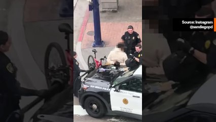 Video erikoinen: jalankulkija kävelee kadulla Apple-laseja käyttäen ja poliisi antaa hälytyksen