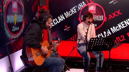 Declan McKenna et Waxx interprètent "Feels Like We Only Go Backwards" en live dans Foudre