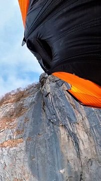 Abbadia, pilota di 62 anni si schianta con la tuta alare: ecco da dove si ? lanciato