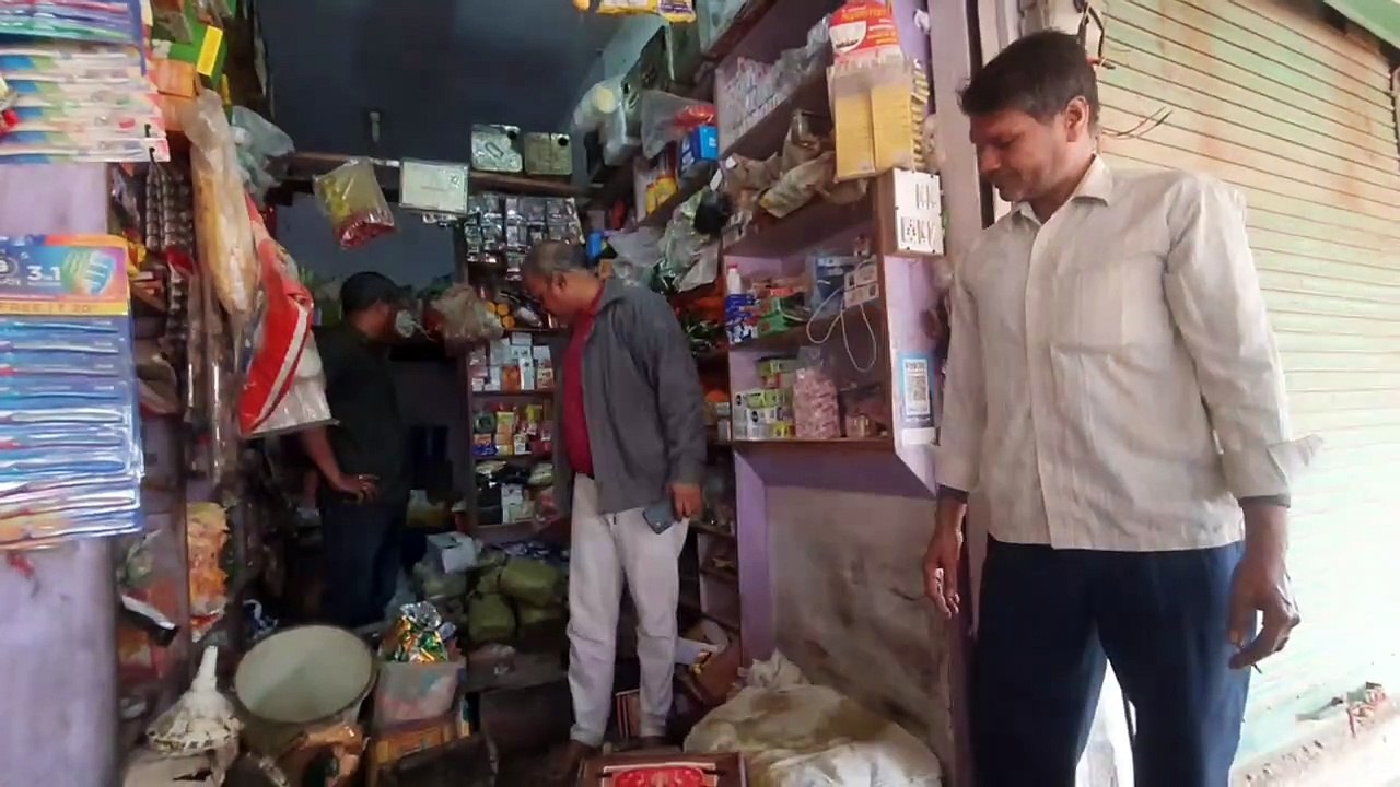 शटर तोडकऱ किराना की दुकान से एक लाख के सूखे मेव...