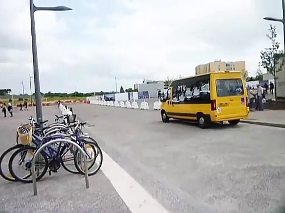 Passage de bus - Centre Pompidou Metz - 19 Juin 2010