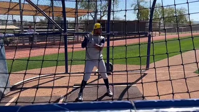 ¡Jackson Chourio realiza práctica de bateo durante los entrenamientos!