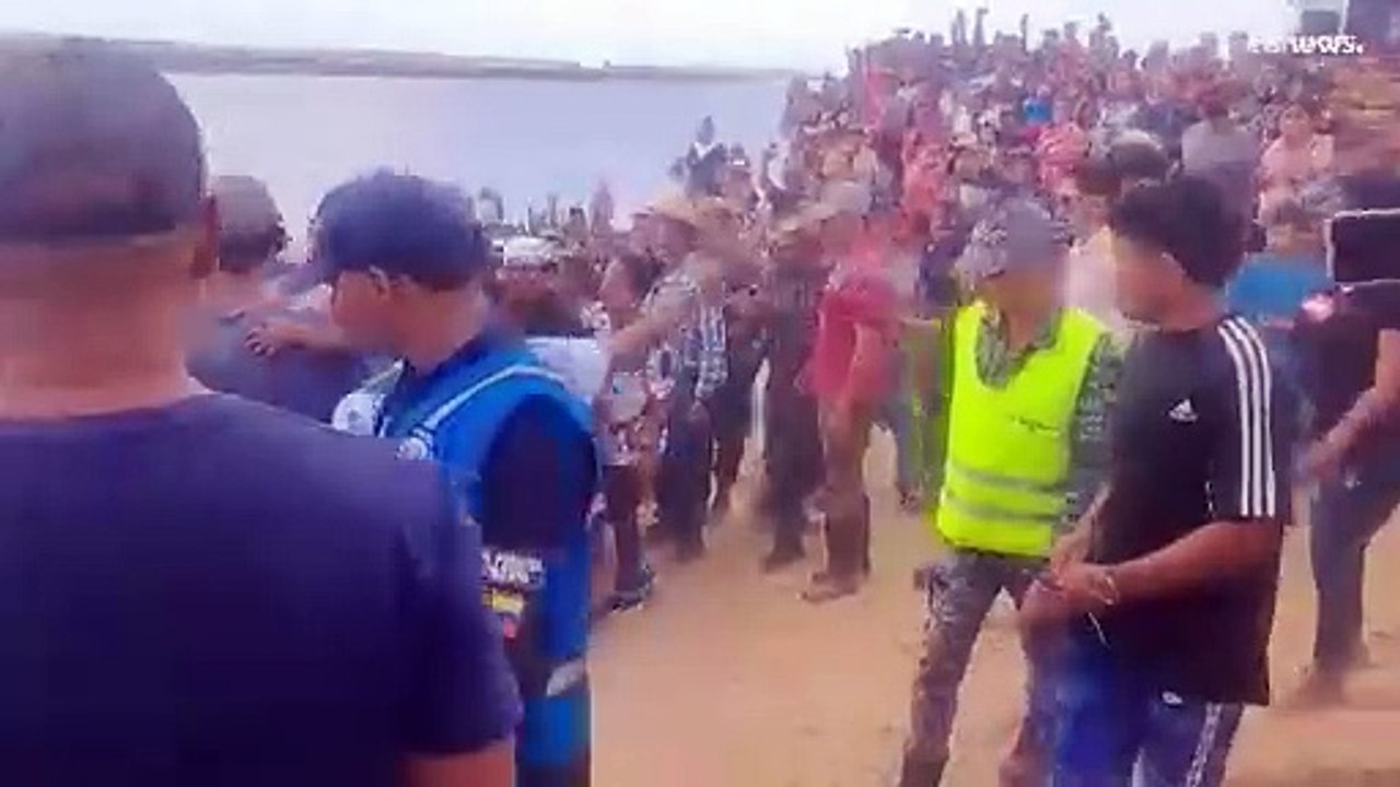 فيديو: توقعات بمقتل العشرات إثر انهيار منجم غير...
