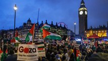 آلاف المتظاهرين يطالبون البرلمان البريطاني بدعم وقف إطلاق النار بغزة