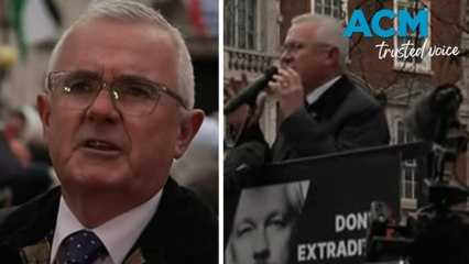 Andrew Wilkie joins protesters at Julian Assange rally in London