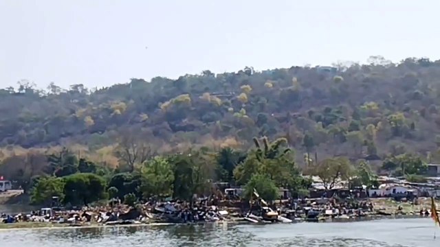 दो हजार से अधिक पुलिस बल के साथ घेरे 20 हजार वर्गमीटर में बनी 386 झुग्गियां, फिर बनाई सहमति....पहले तीन 30 मकान तोड़े