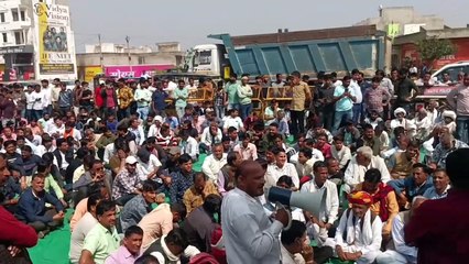 बालक का 13 दिन में भी नहीं लगा सुराग, लोगों ने थाने पर किया विरोध प्रदर्शन