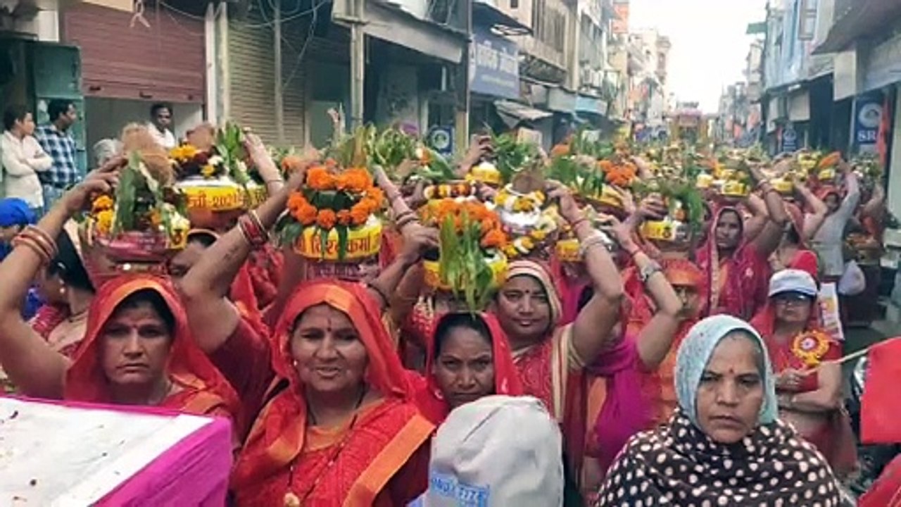विश्वकर्मा जयंती पर शोभायात्रा निकाली, हुई पुष्...