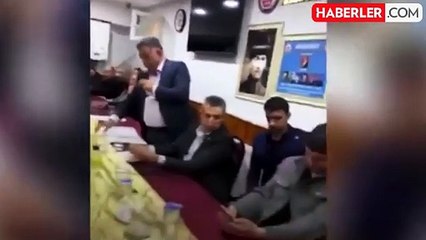 Télécharger la video: Belediye başkan adayı, canlı yayında olduğunu unutup jandarma komutanına küfretti