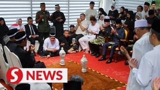 Taib laid to rest at family cemetery in Demak Jaya
