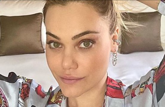 'Il mio psichiatra ha detto che mi devo sposare': Romina Carrisi spiazza