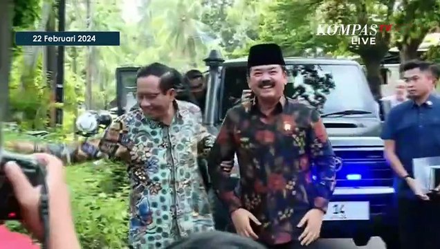 Momen Akrab Mahfud MD dan Menko Polhukam Hadi Tjahjanto saat Bertemu