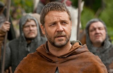 Russell Crowe révèle s’être fracturé les deux jambes en tournant dans Robin des Bois