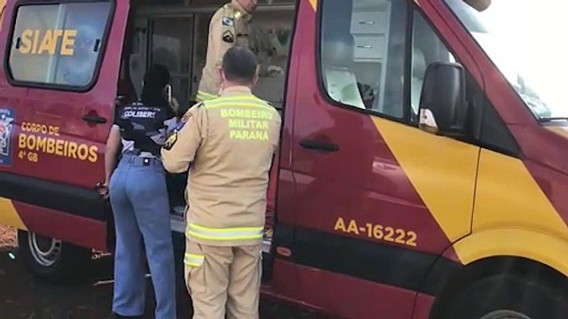 Colisão traseira entre moto e HB20 é registrada na marginal da BR-277