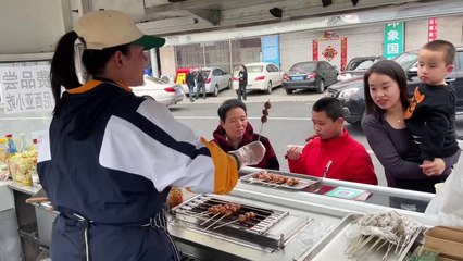 Selling Grilled Meatballs Using a Food Truck