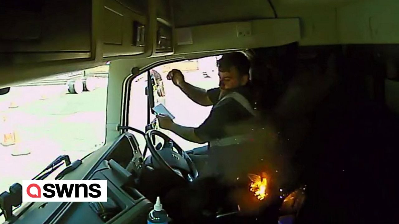 Der Akku eines Autofahrers explodierte und schlug Flammen in die Höhe