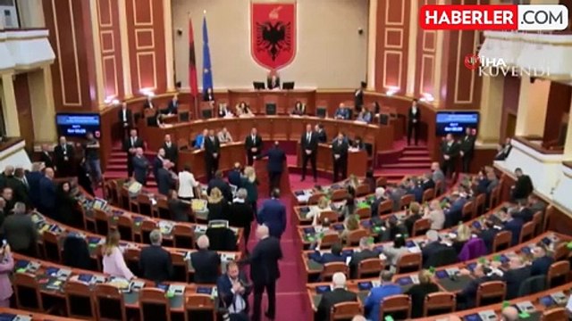 Arnavutluk parlamentosundan İtalya ile imzalanan göçmen anlaşmasına onay