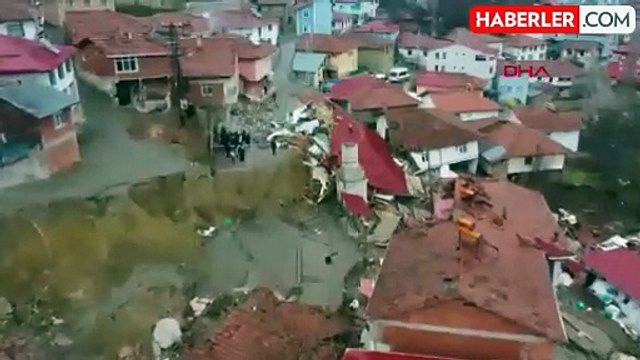 Hayrete düşüren görüntü! Koca köy adeta ikiye ayrıldı