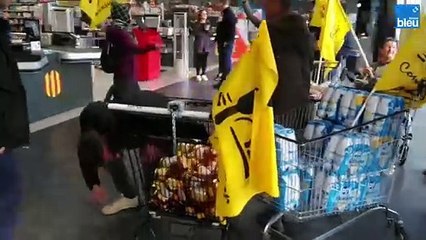 Opération coup de poing des agriculteurs catalans dans un supermarché