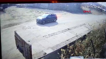 ‘Toz kaldırıyorsun’ diyen yayaya geri dönüp kamyonetle çarptı