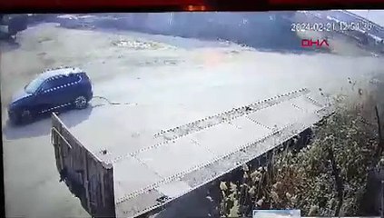 'Toz kaldırdığı' için tepki gösteren yayaya geri dönüp çarptı