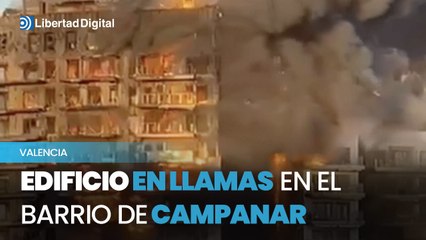 Vecinos atrapados en un fuerte incendio en Valencia