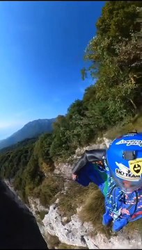 Abbadia, jumper si schianta durante il volo con la tuta alare: ecco il volo dal Forcellino