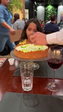 Rapper finge aniversário de filha para conseguir promoção em restaurante e viraliza; veja