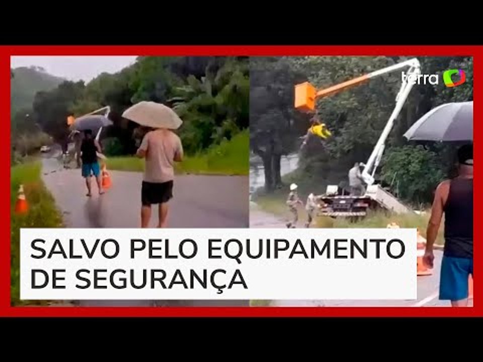 Funcionário de uma empresa de energia fica pendurado após caminhão perder os freios em um barranco